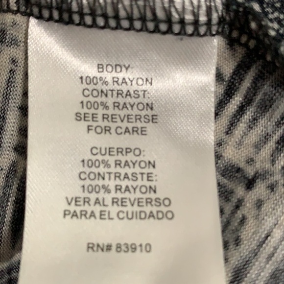 Cute black and white rayon top Symmetry brand Med - Picture 4 of 4